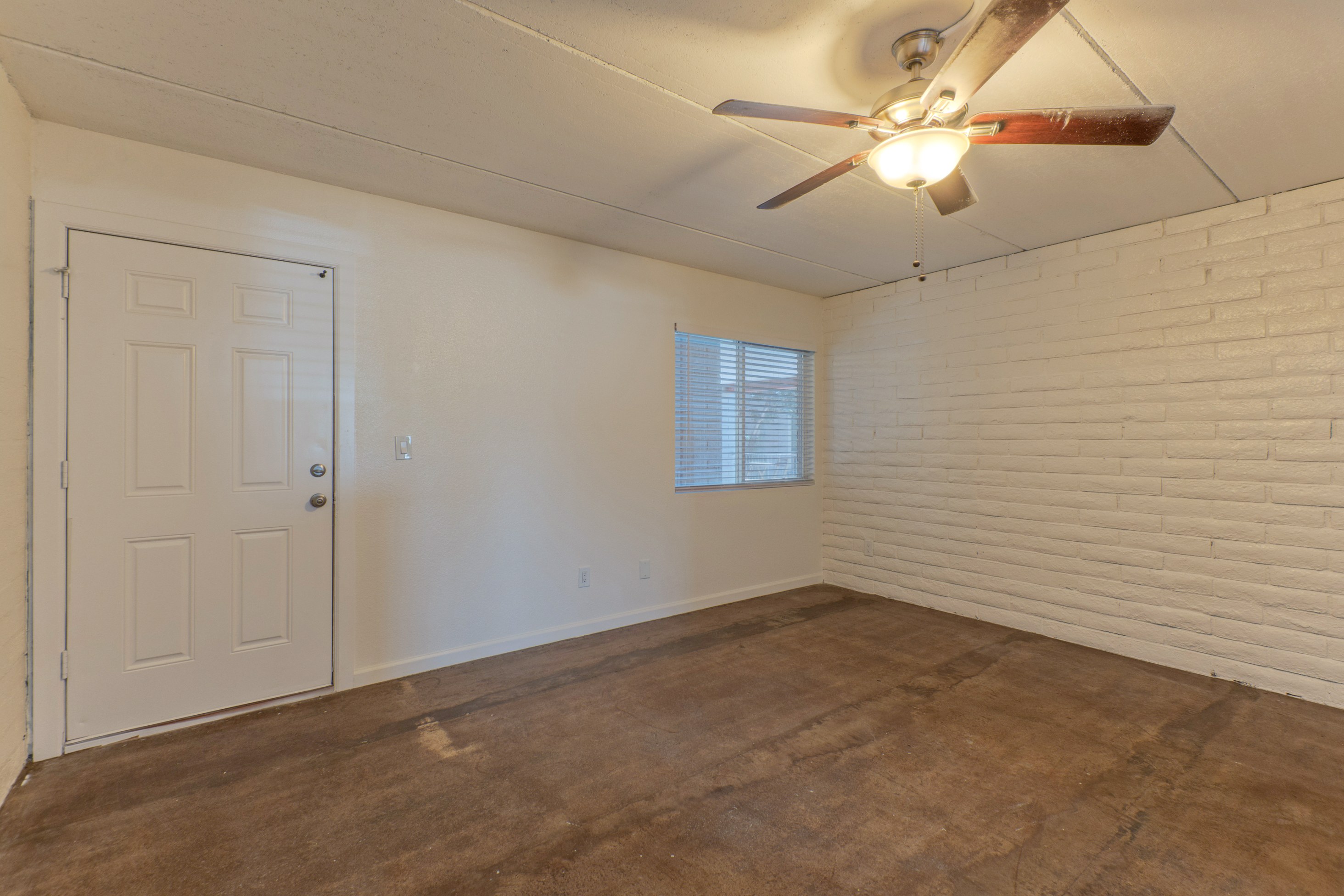Unit 213 photo 4